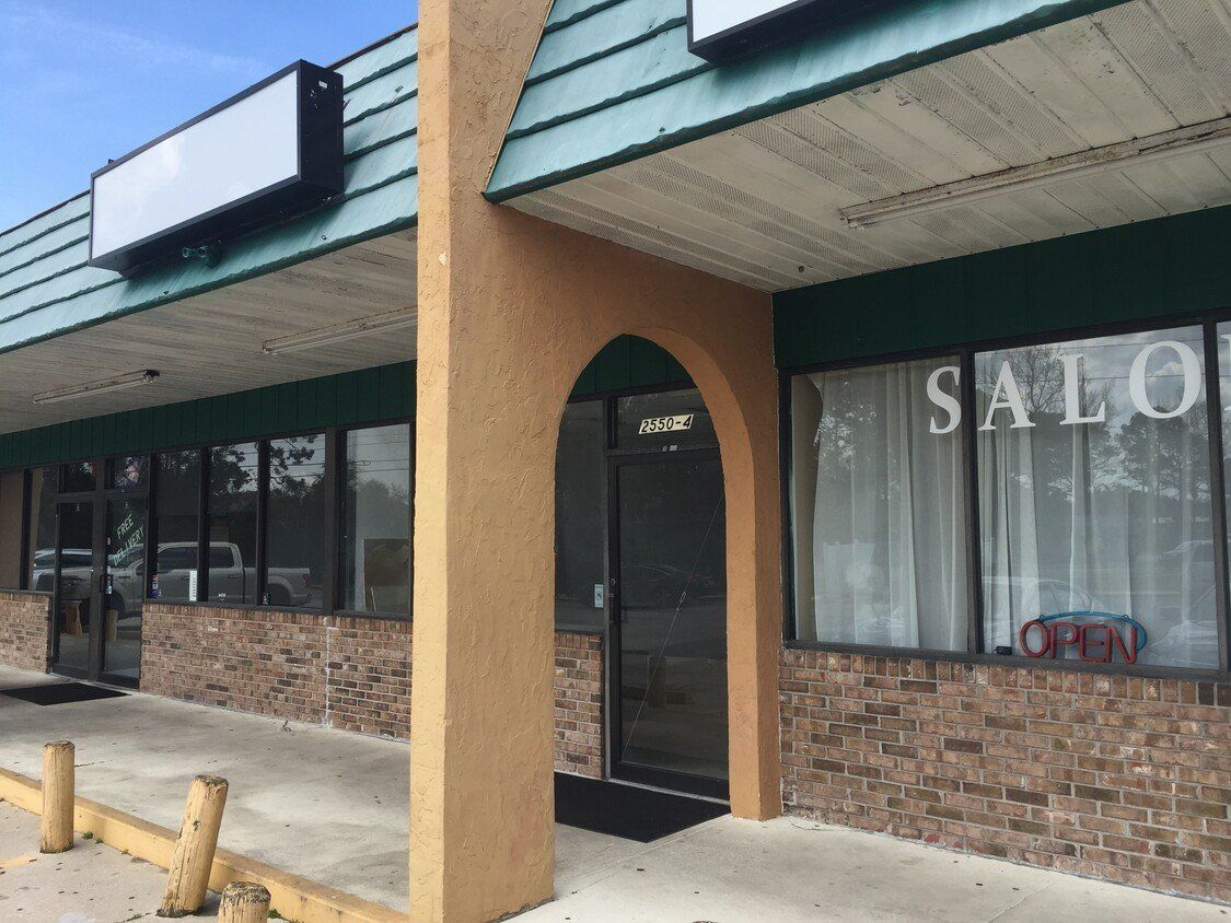 Retail Space For Lease: 2550 Mayport Rd, Jacksonville, FL 32233